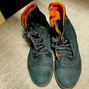 MENS DIESEL SUEDE BOOTS IN BLACK SIZE 10-USA IN PRISTINE CONDITION